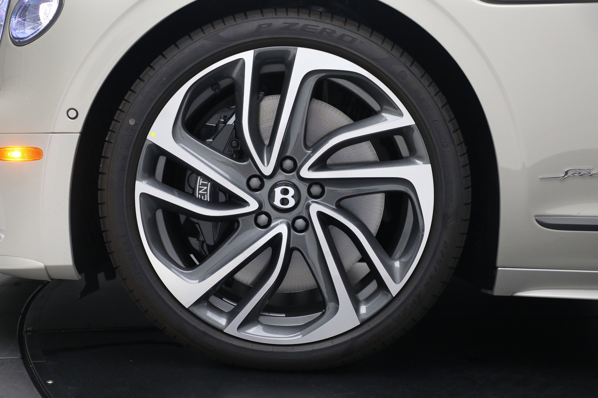 New 2025 Bentley Flying Spur Plug-In Hybrid image 14