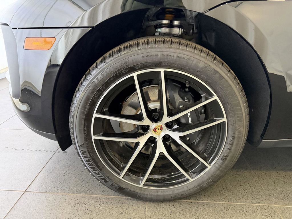 New 2026 Porsche Macan AWD/4WD image 10