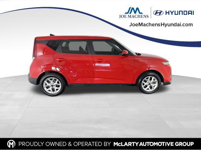 Used 2022 Kia Soul LX w/ Technology Package FWD image 4
