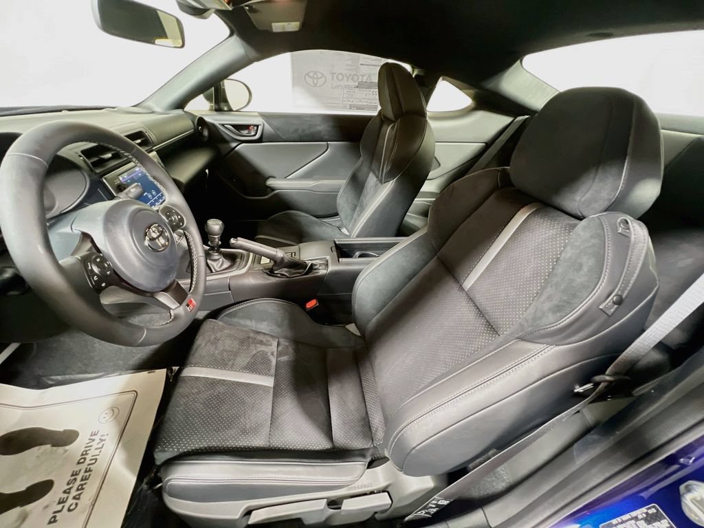 Certified 2025 Toyota GR86 Premium w/ ALL Weather Mat Package (TMS) RWD image 18