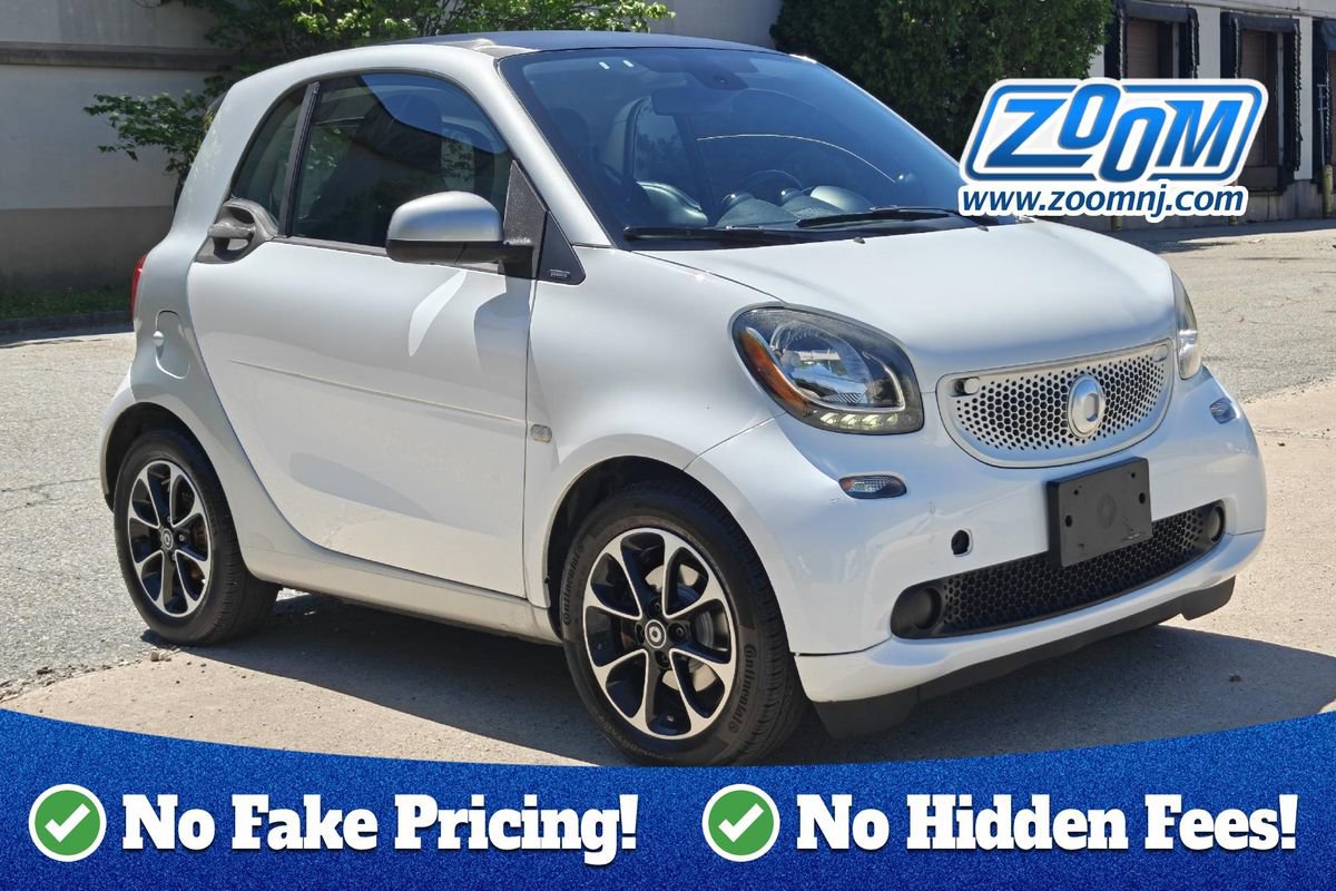 Used 2016 smart fortwo passion RWD image 1