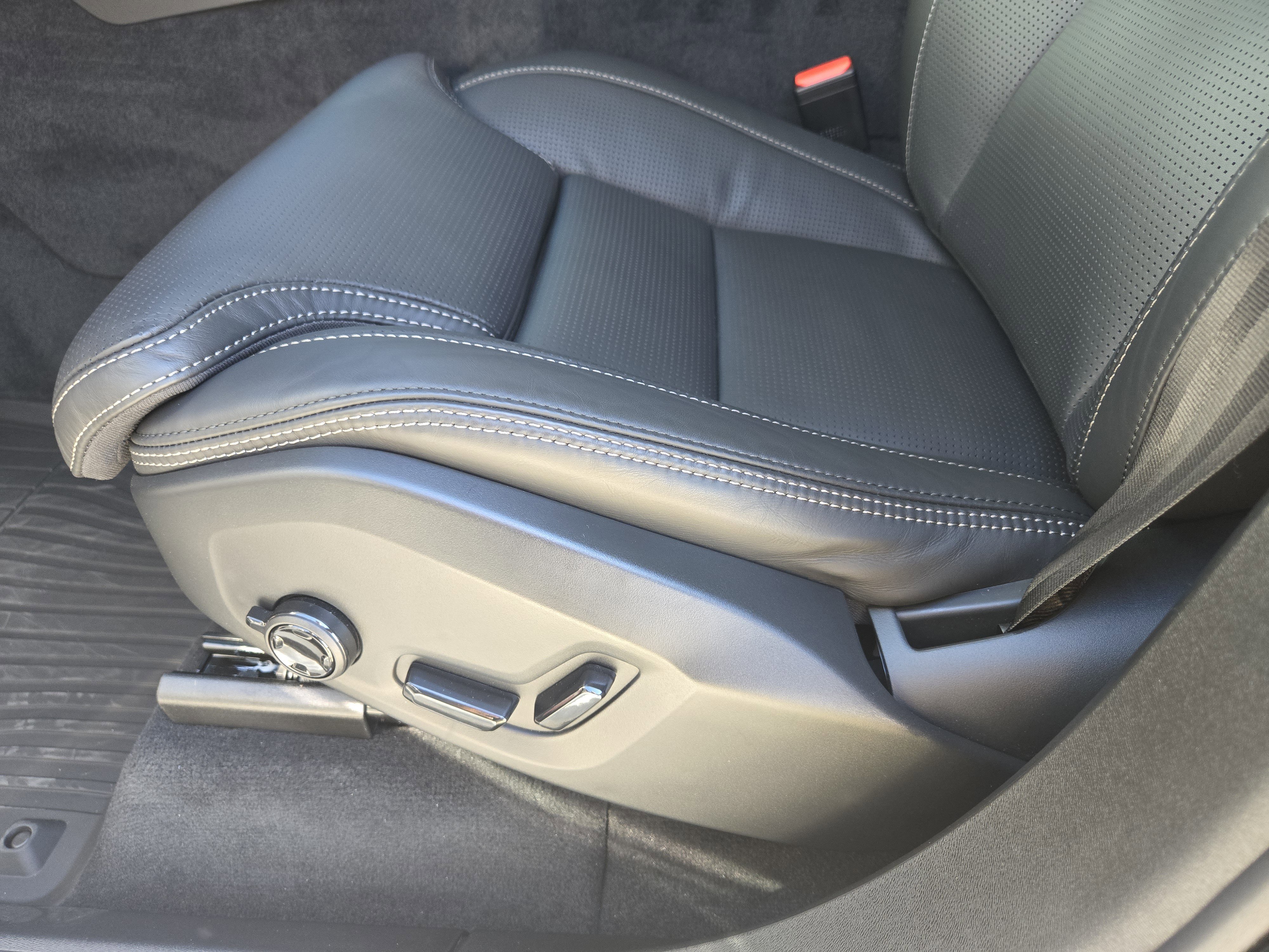 Used 2026 Volvo XC90 T8 Ultra image 27