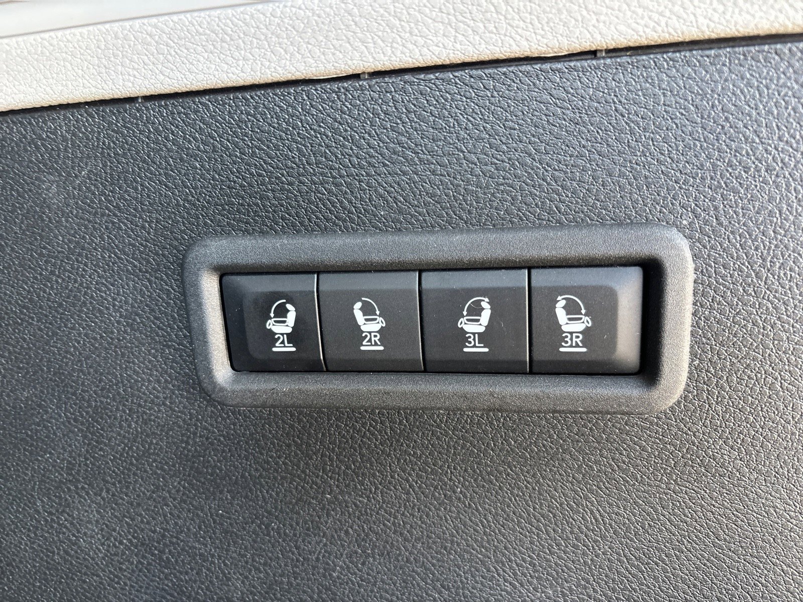 Used 2022 Jeep Wagoneer Series III w/ Flexible Seating Group image 60