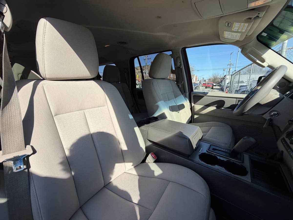 Used 2013 Ford Expedition XLT image 26