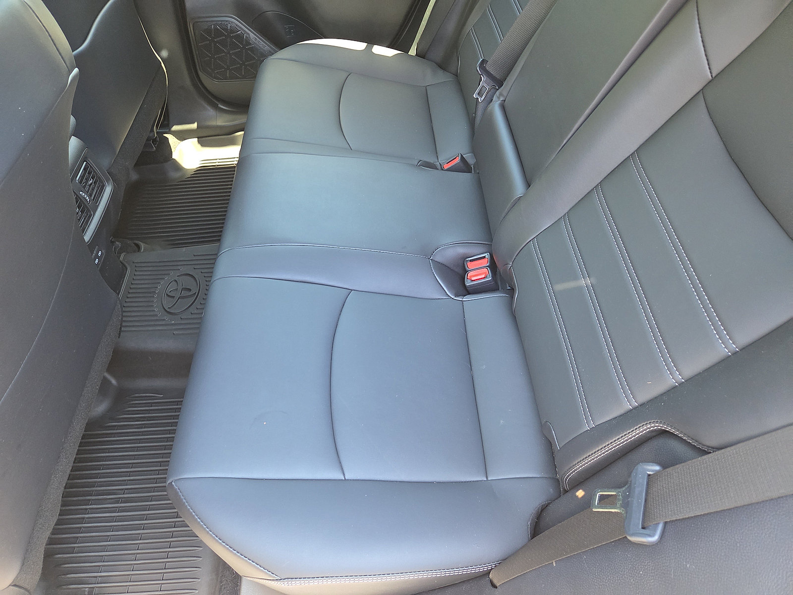 Used 2023 Toyota RAV4 XLE Premium AWD/4WD image 22