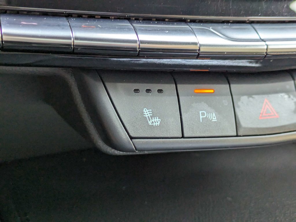 Certified 2024 Cadillac XT4 Luxury w/ Cold Weather Package FWD image 24