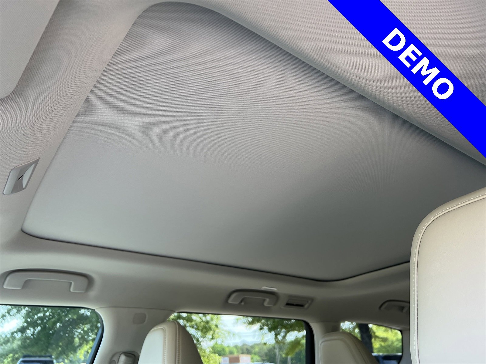 New 2025 Nissan Armada Platinum Reserve image 17