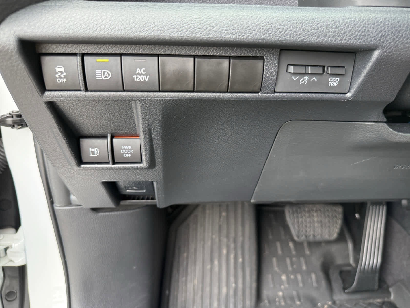 Used 2023 Toyota Sienna XSE image 25