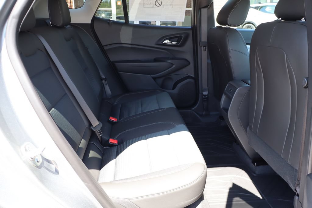 New 2026 Chevrolet Trax LT w/ Sunroof Package FWD image 38