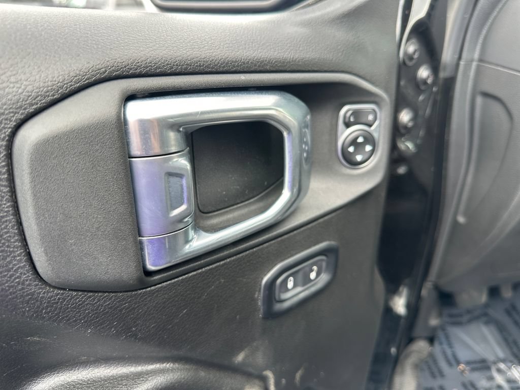 Used 2025 Jeep Wrangler Unlimited Rubicon AWD/4WD image 15