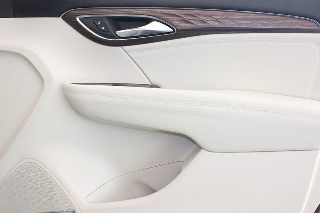 Used 2022 Buick Envision Avenir w/ Safety Package image 11