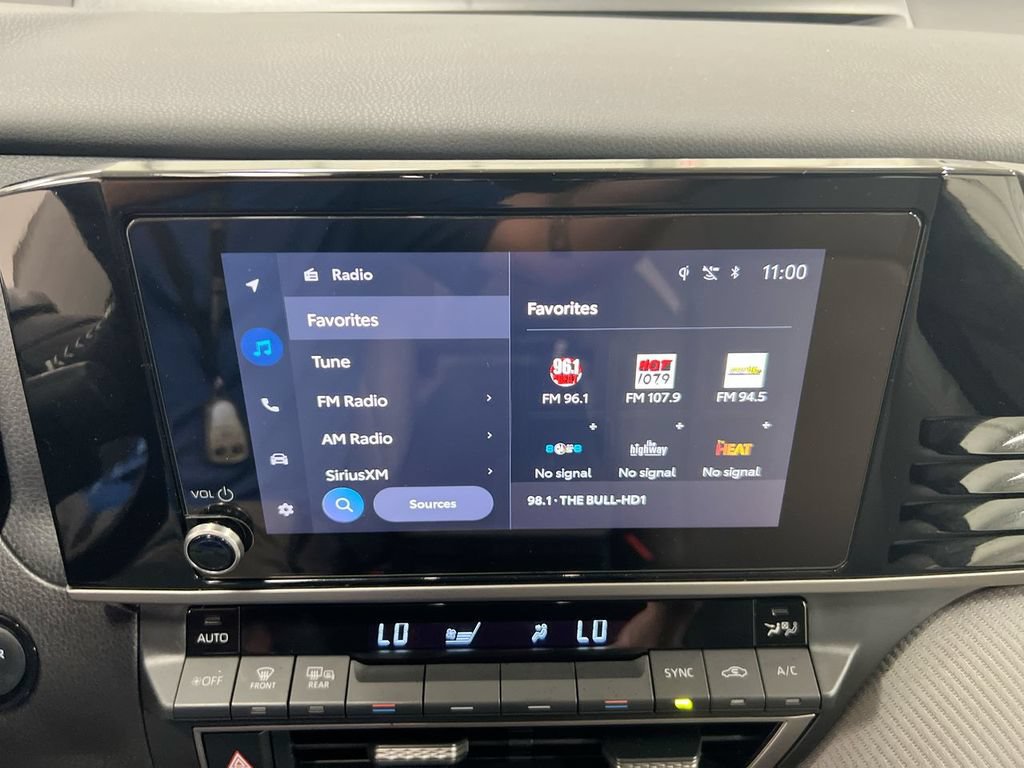 Used 2025 Toyota Camry SE w/ Convenience Package FWD image 14