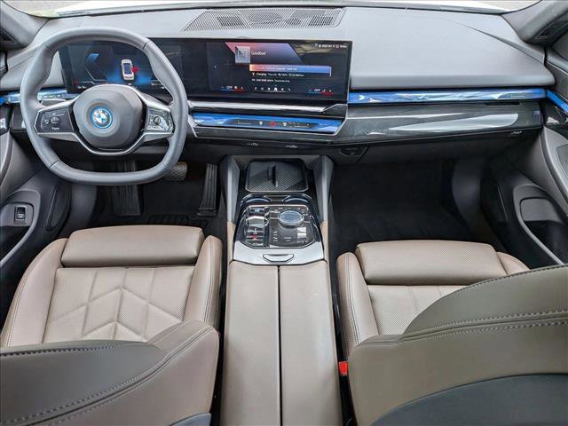 Used 2024 BMW i5 eDrive40i w/ Convenience Package RWD image 18
