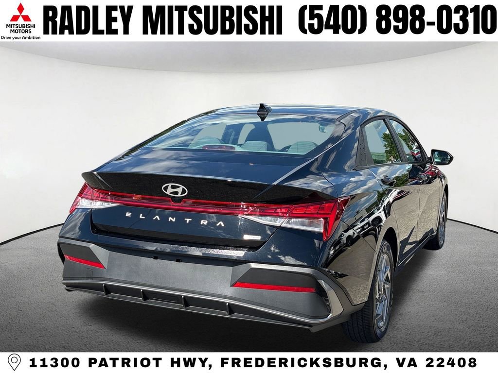 Used 2025 Hyundai Elantra Hybrid FWD image 19