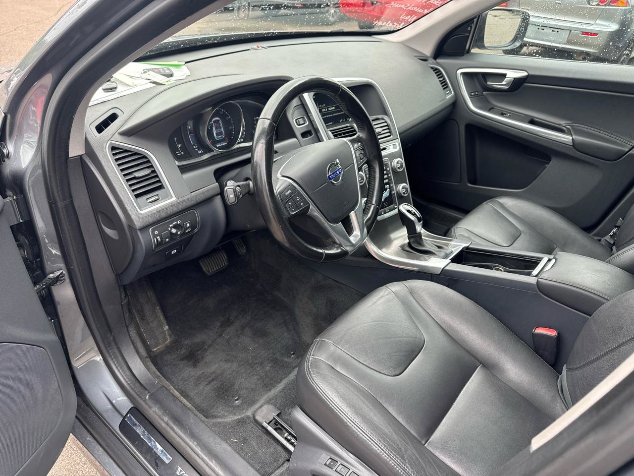 Used 2016 Volvo XC60 T5 Premier w/ Climate Package AWD/4WD image 9