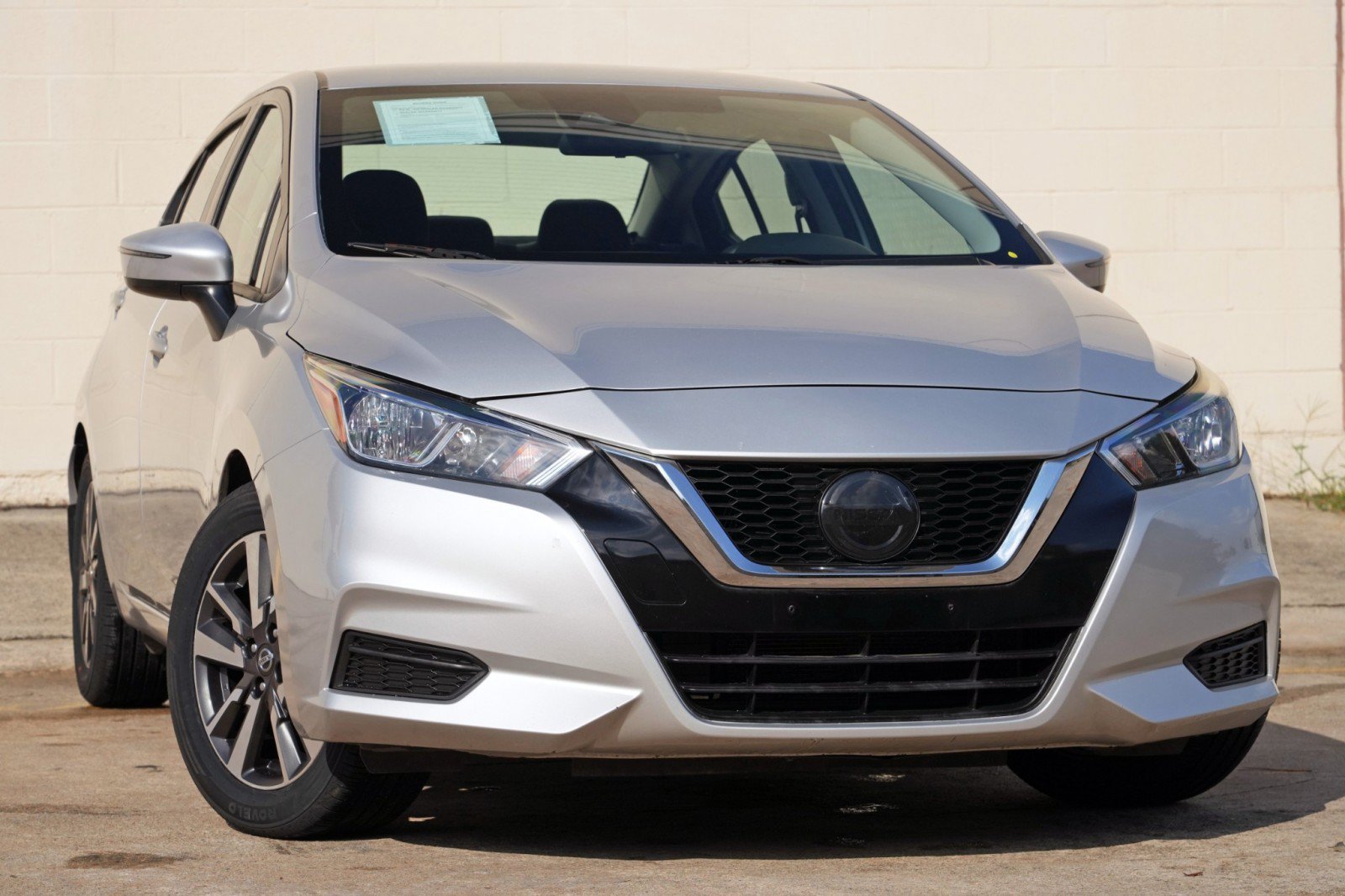 Used 2021 Nissan Versa SV FWD image 2