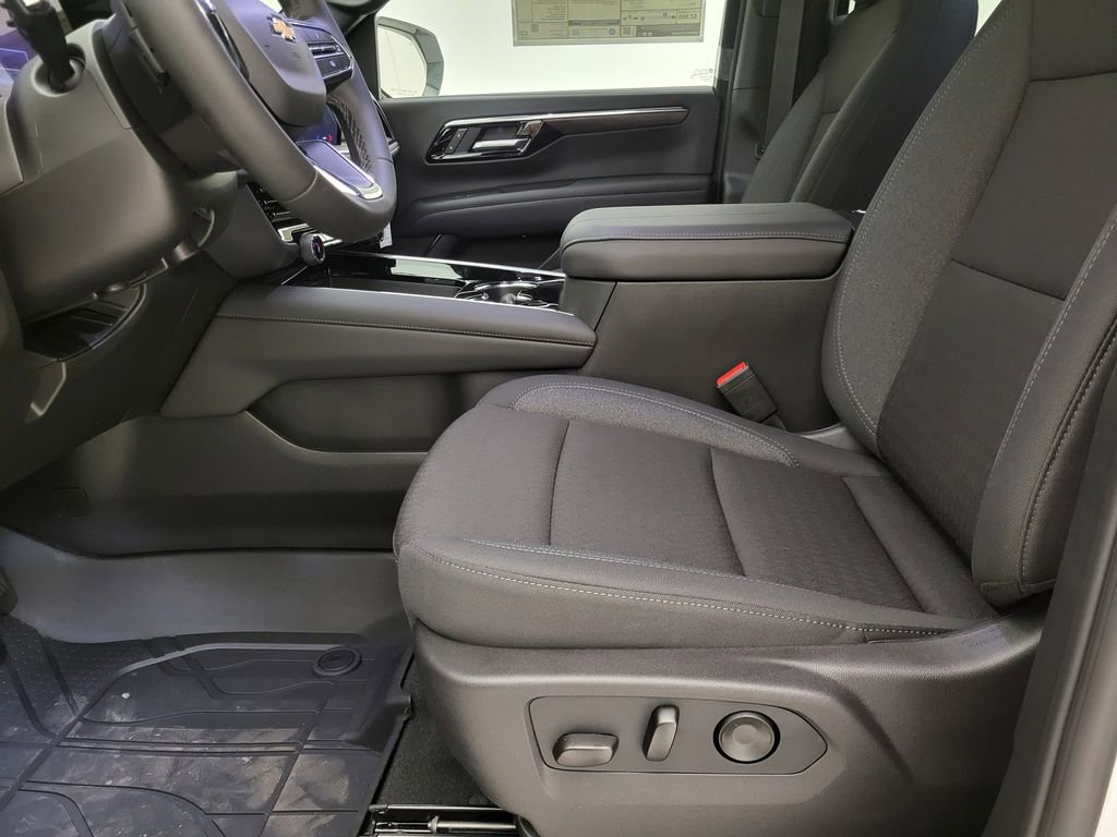 New 2026 Chevrolet Suburban LS image 3