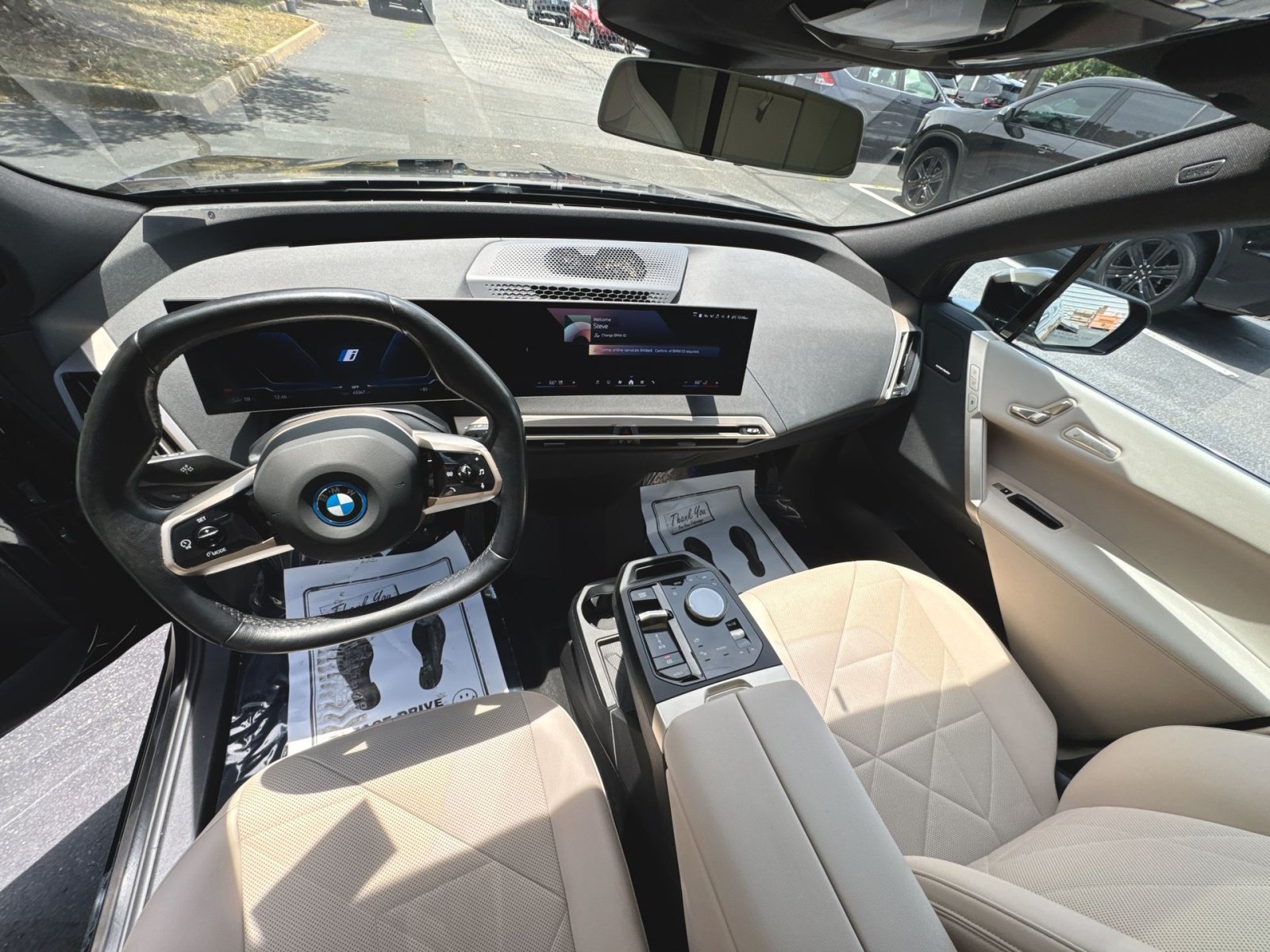 Used 2024 BMW iX xDrive50 w/ Premium Package AWD/4WD image 12
