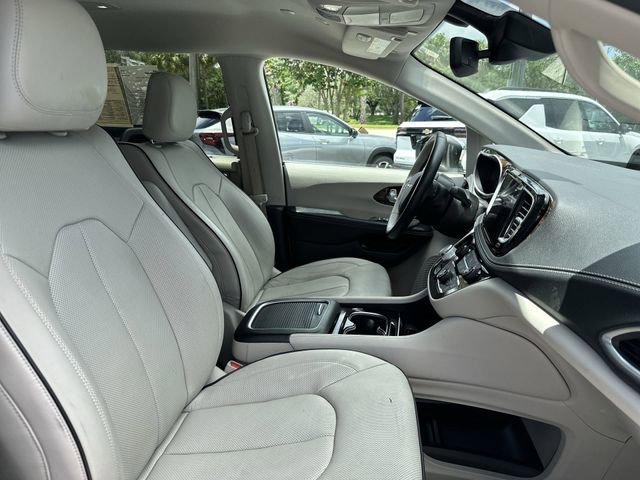 Used 2021 Chrysler Pacifica Limited w/ Uconnect Theater Family Group FWD image 30