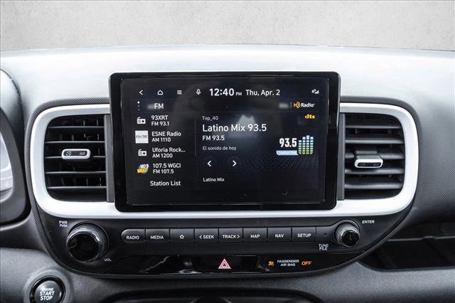 Used 2023 Hyundai Venue Limited image 15