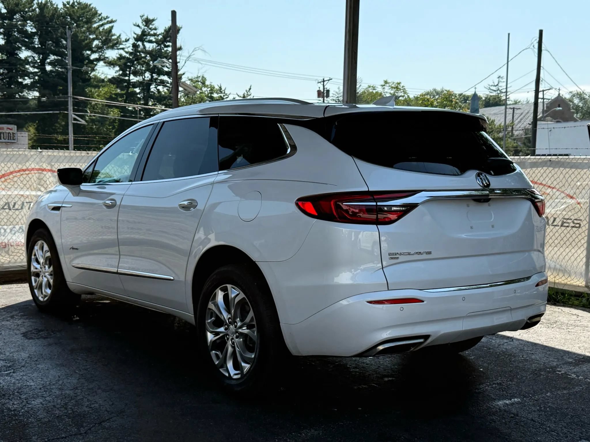 Used 2021 Buick Enclave Avenir w/ Avenir Technology Package AWD/4WD image 59