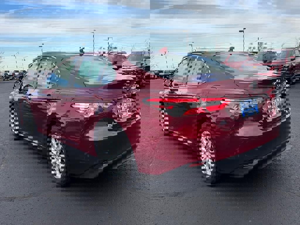 Used 2019 Toyota Camry LE image 4