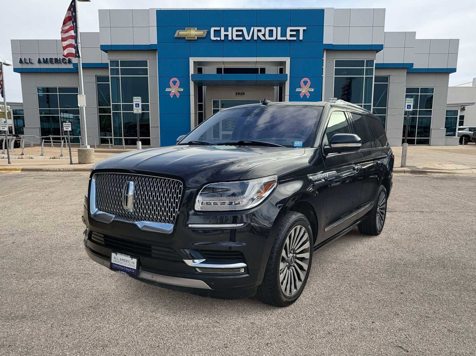 Used 2019 Lincoln Navigator Reserve image 1