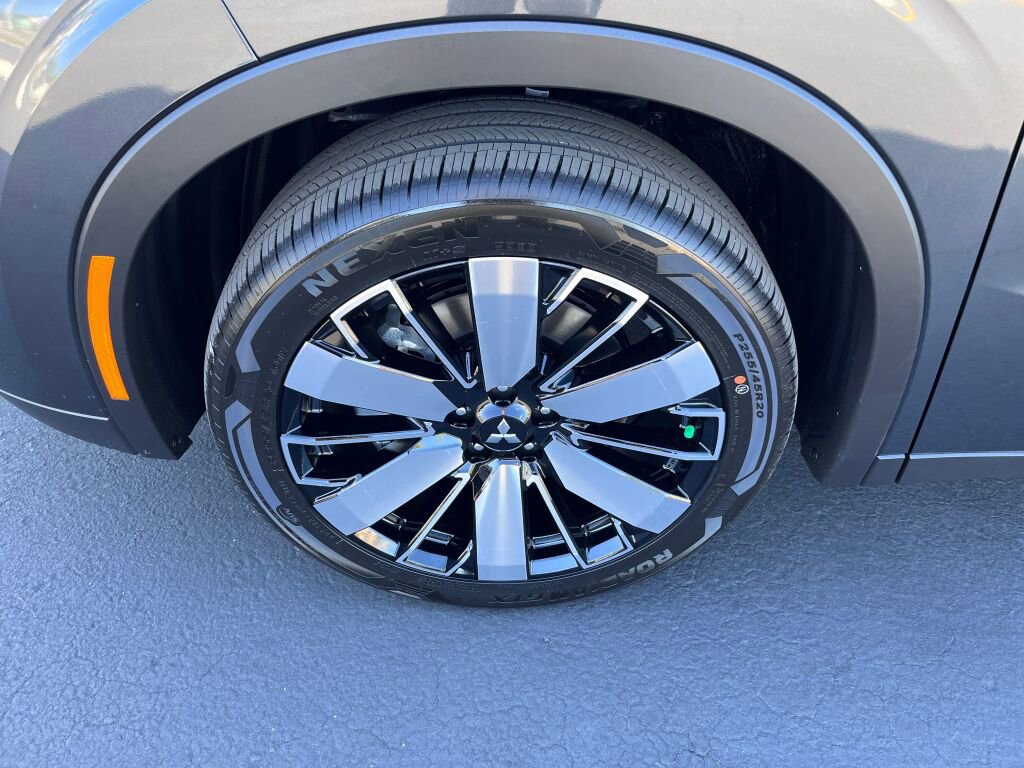 New 2025 Mitsubishi Outlander SE image 10
