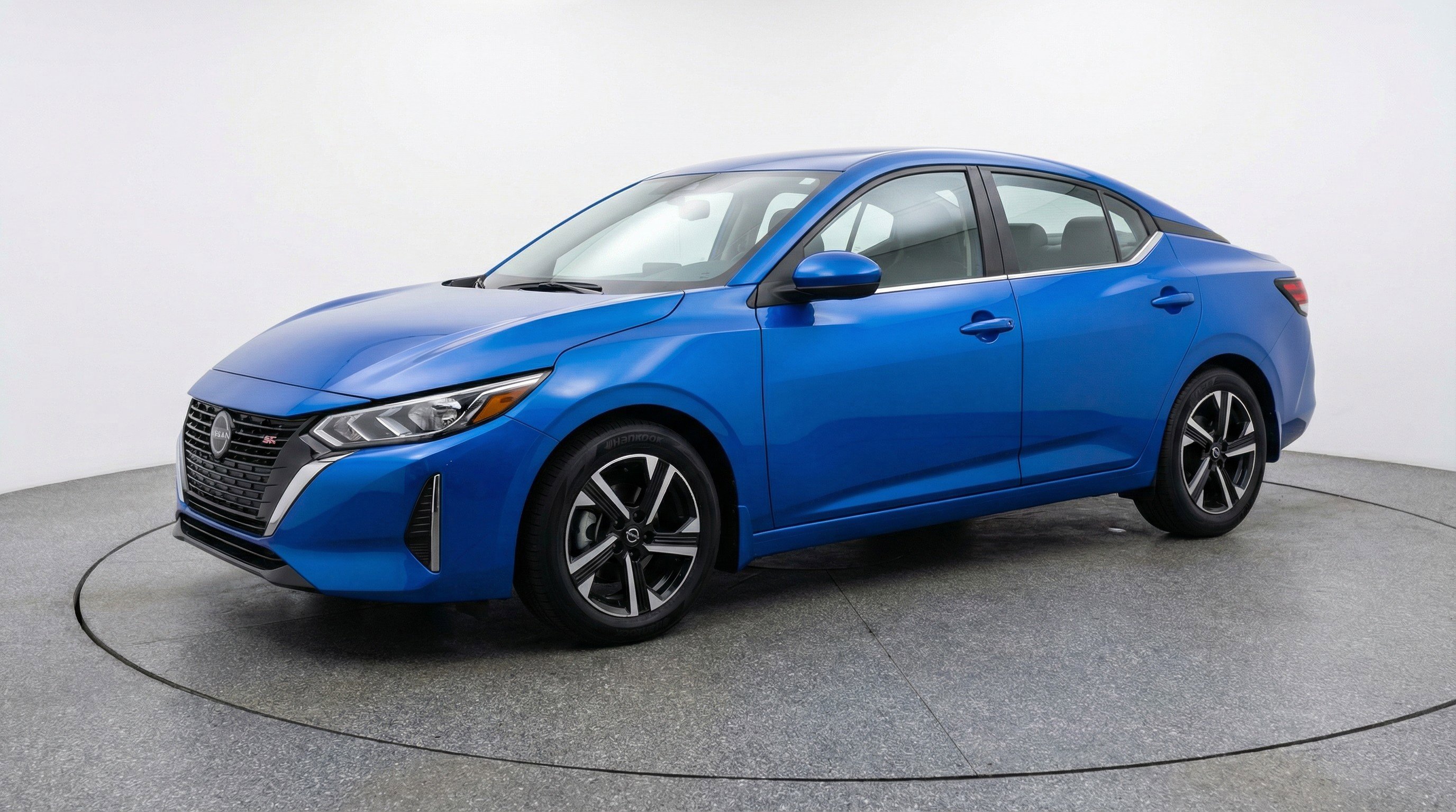 Used 2025 Nissan Sentra SV image 3