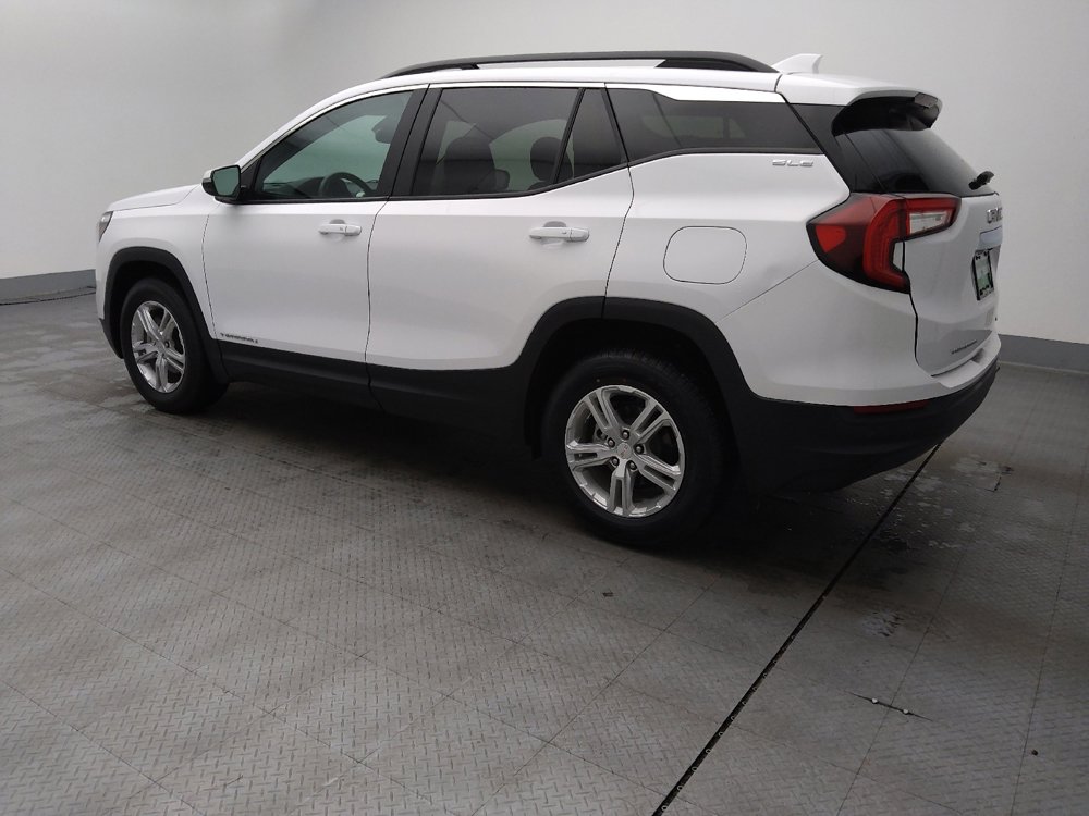 Used 2023 GMC Terrain SLE w/ Driver Convenience Package image 3