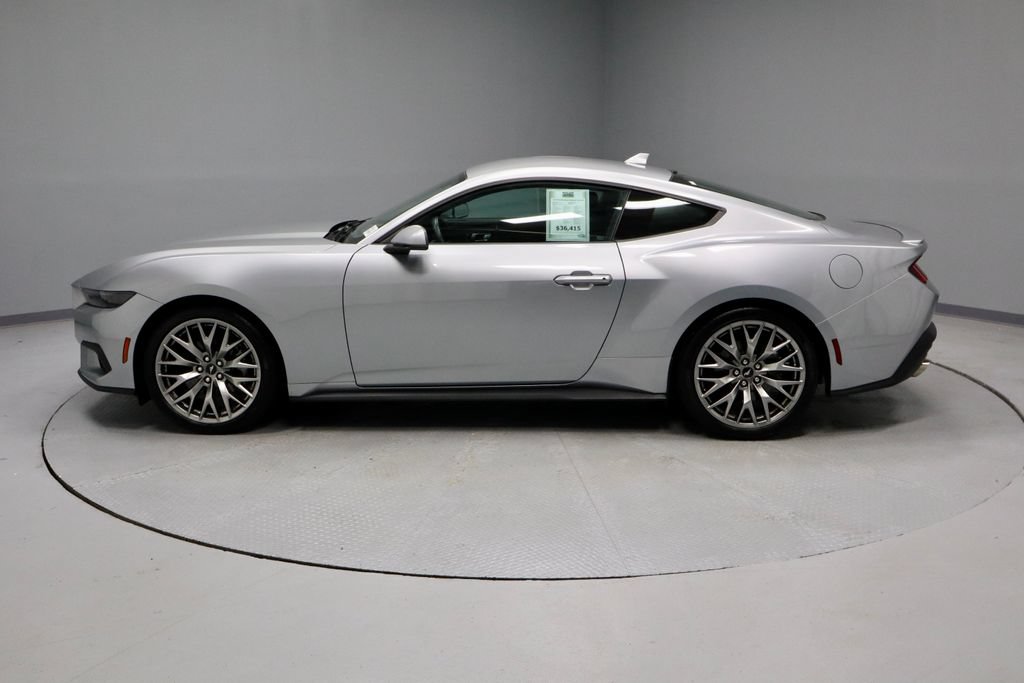 Used 2025 Ford Mustang Premium RWD image 9