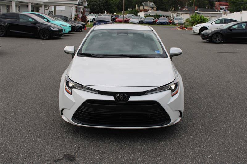 Used 2025 Toyota Corolla LE FWD image 3