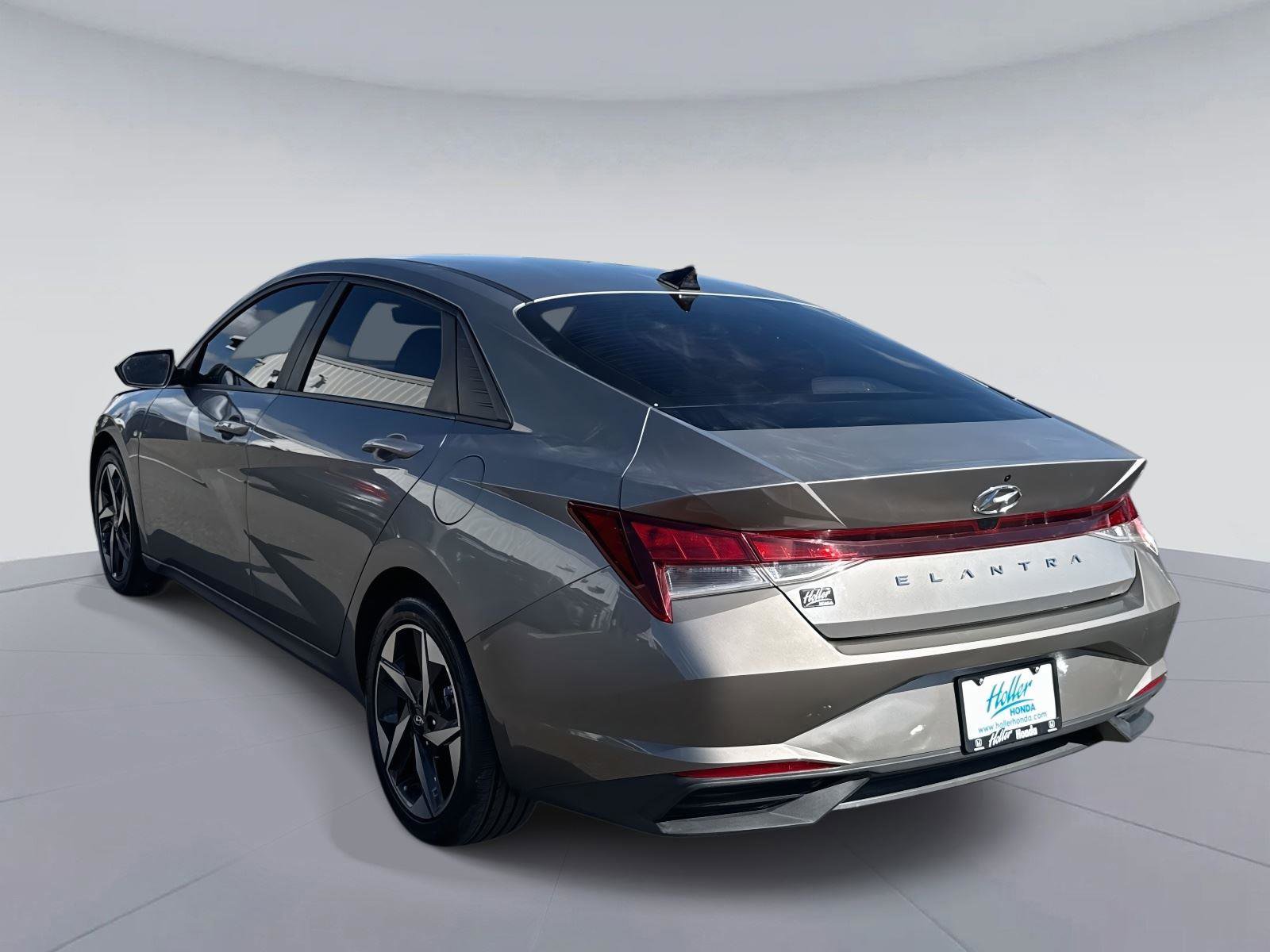 Used 2023 Hyundai Elantra SEL w/ Convenience Package image 6