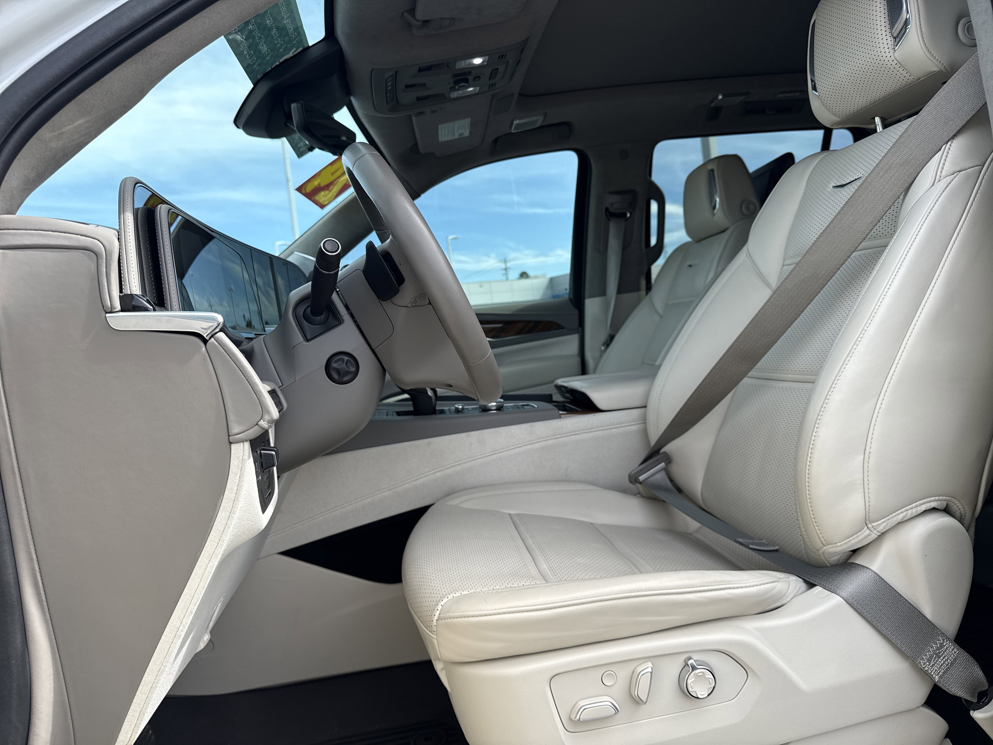 Used 2024 Cadillac Escalade Premium Luxury Platinum w/ Heavy-Duty Trailer Package image 16