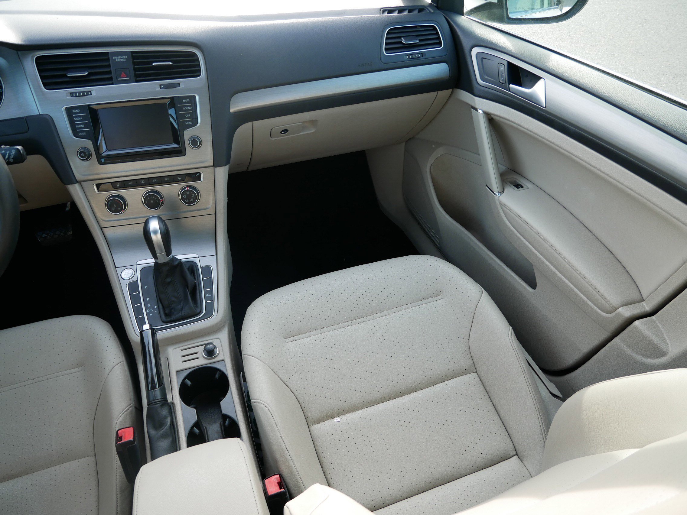 Used 2015 Volkswagen Golf SE image 11