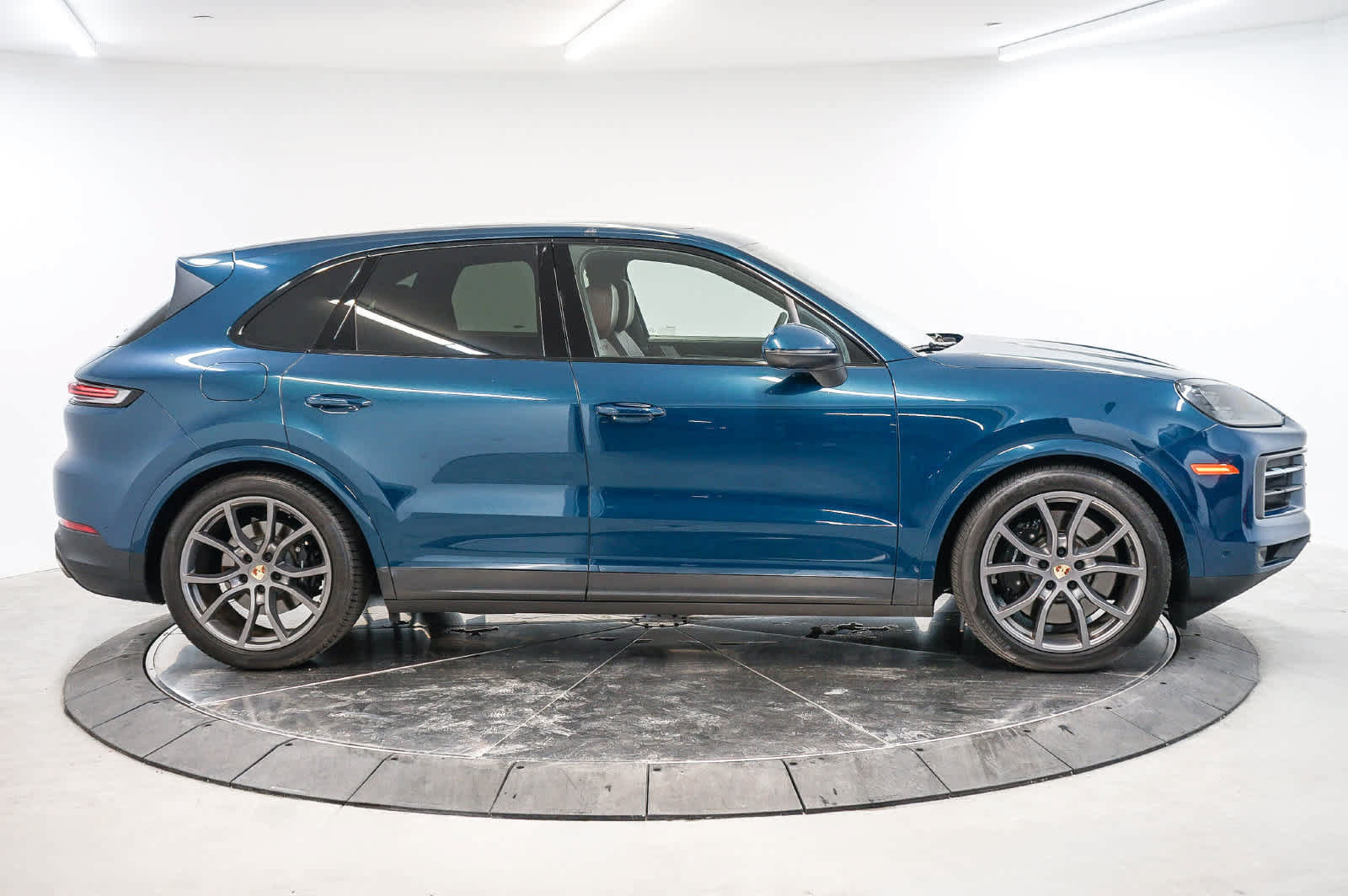 Certified 2024 Porsche Cayenne S AWD/4WD image 8