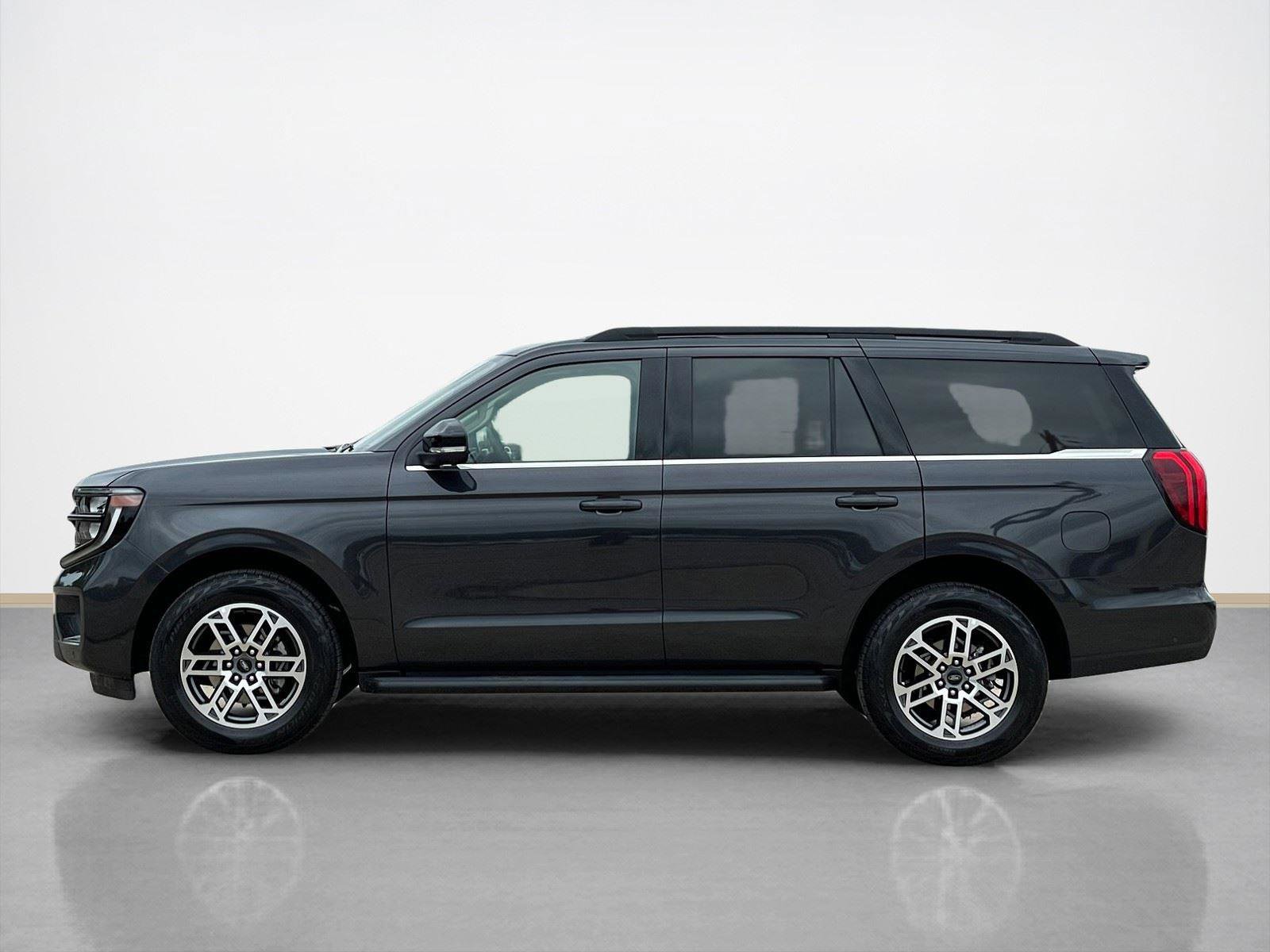Used 2025 Ford Expedition Active AWD/4WD image 4