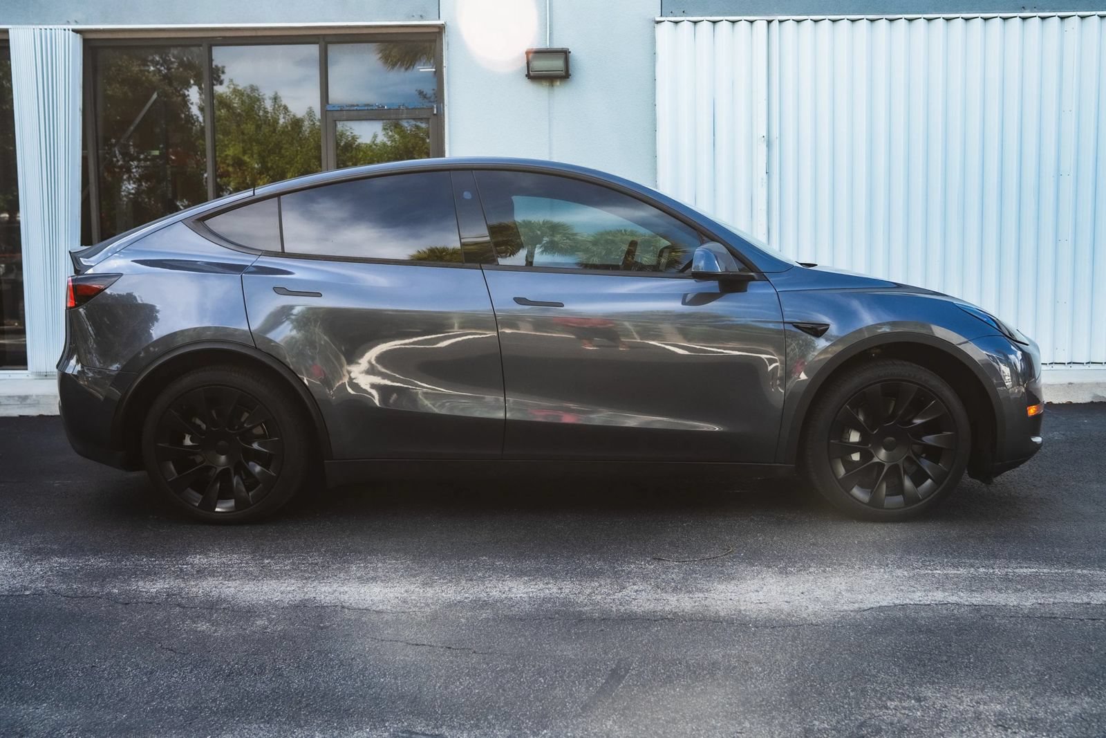 Used 2023 Tesla Model Y AWD image 4