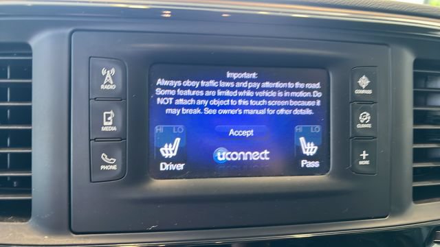 Used 2017 Chrysler Pacifica Touring-L FWD image 14