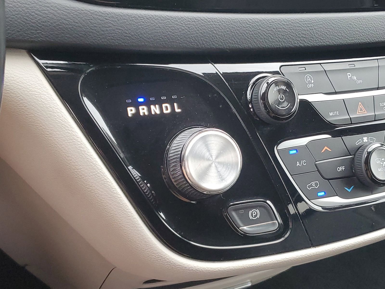 Used 2019 Chrysler Pacifica Touring-L FWD image 28