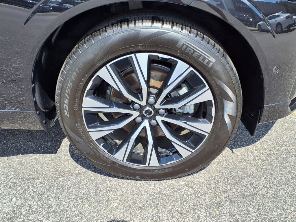 Used 2024 Volvo XC60 B5 Plus image 11