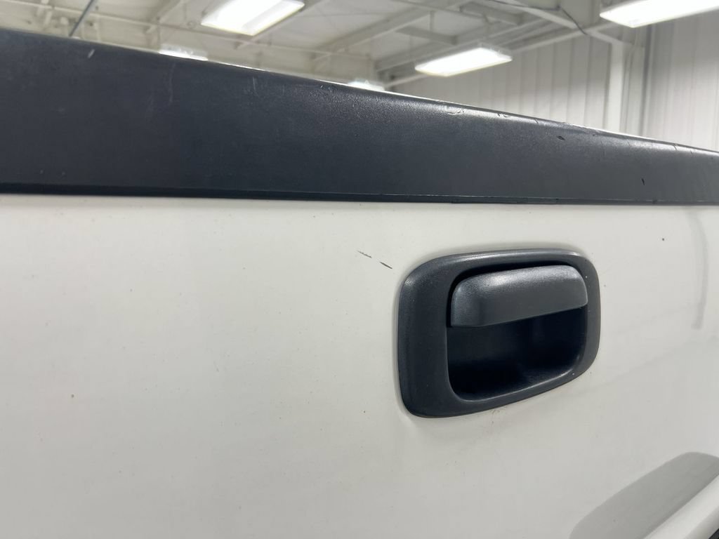 Used 2006 Chevrolet Silverado 2500 LT AWD/4WD image 27