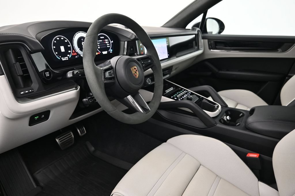 Certified 2024 Porsche Cayenne Turbo AWD/4WD image 4