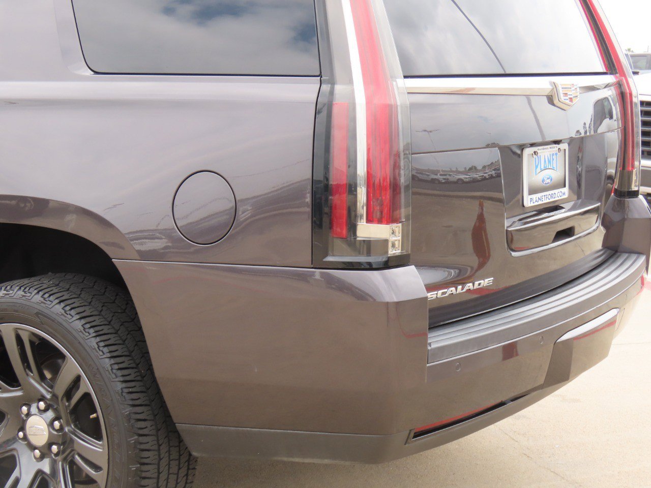 Used 2015 Cadillac Escalade Premium AWD/4WD image 15