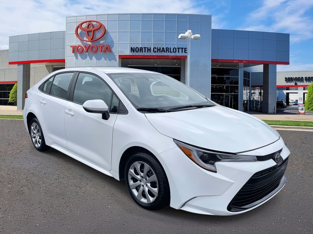 Used 2025 Toyota Corolla LE image 3