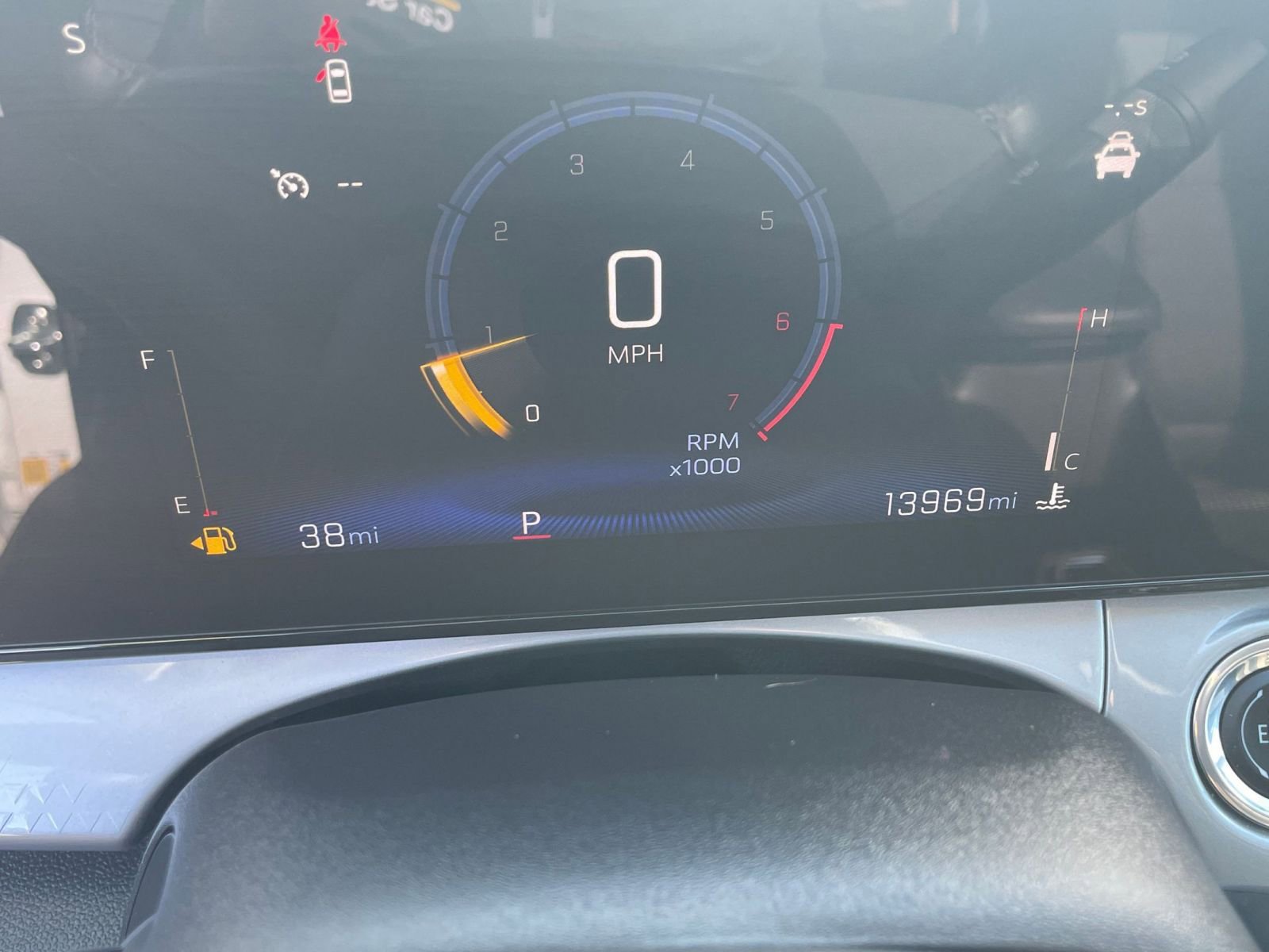 Used 2025 Chevrolet Trax LT w/ LT Convenience Package image 37