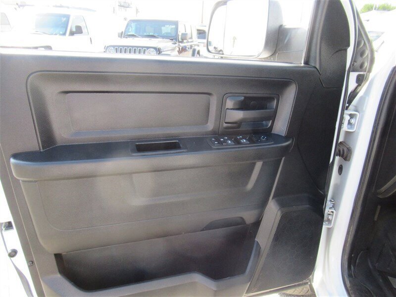 Used 2022 RAM 3500 Tradesman w/ Chrome Appearance Group RWD image 17