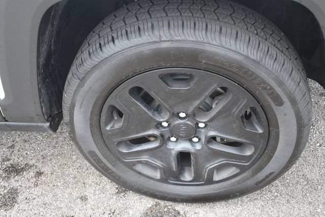 Used 2017 Jeep Renegade Trailhawk AWD/4WD image 11