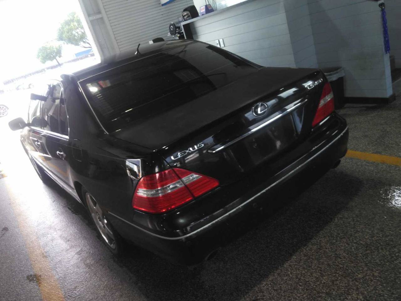 Used 2005 Lexus LS 430 w/ Premium Pkg RWD image 4
