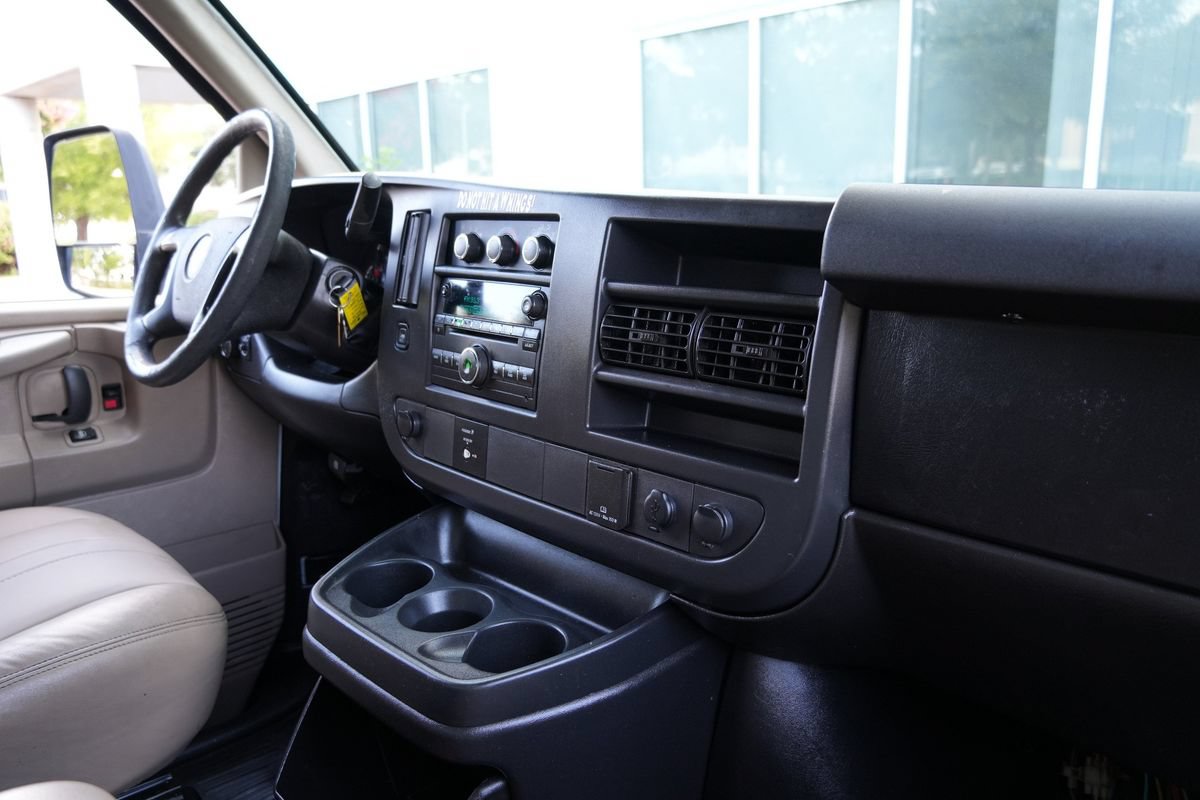 Used 2015 Chevrolet Express 4500 RWD image 8
